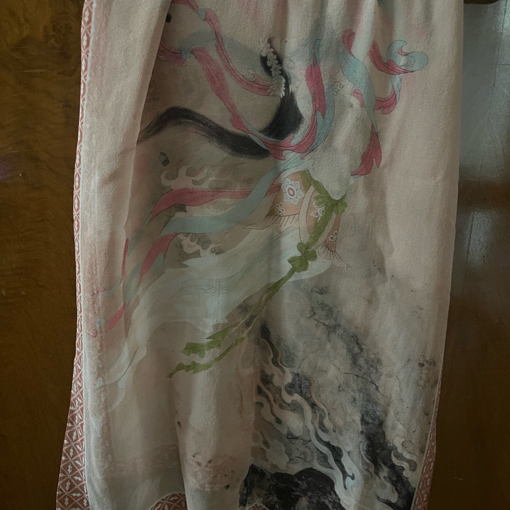 Elegant vintage 100% Silk Scarf with Artistic Design - Picture 8 of 8